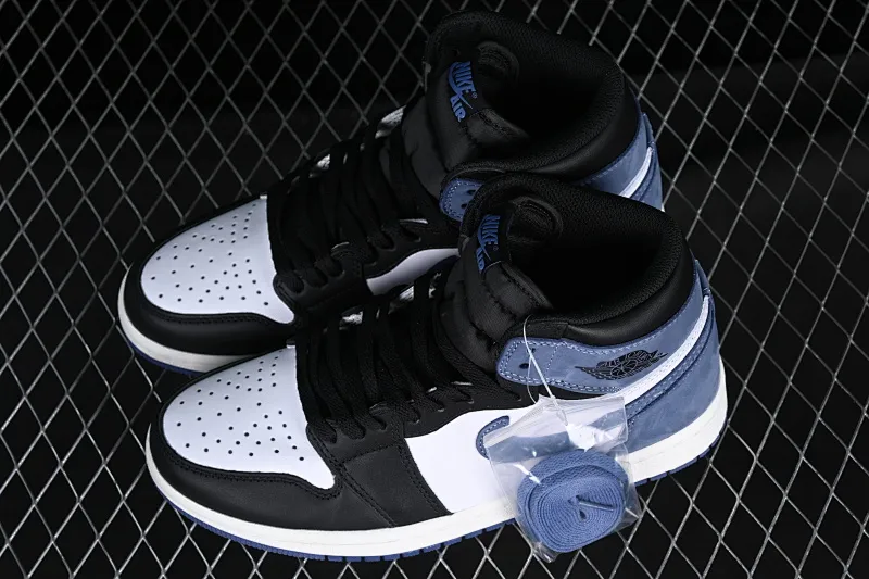 All Categories Air Jordan Jordan Series Basketball Shoes Air Jordan 1 High Air Jordan 1 Retro High OG AJ1 Six-time Champion Playful Blue Moon Basketball Shoes 555088-115